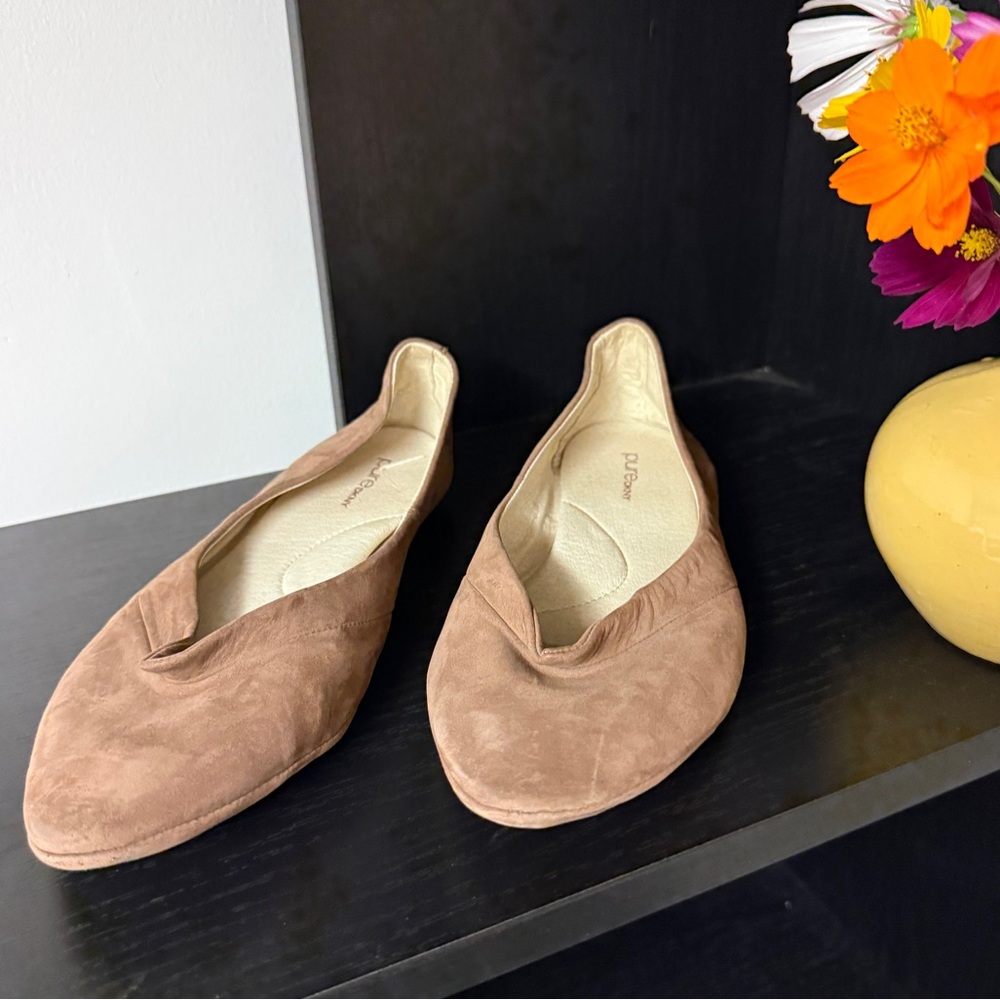 DKNY Pure Leather flats size 9.5